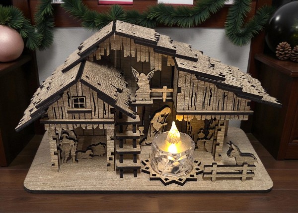 Rodinný dřevěný betlém se stříškou