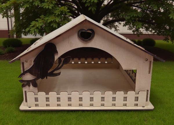 Dřevěná budka pro ptáky