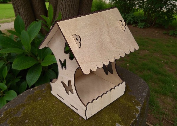 Dřevěná budka pro ptáky
