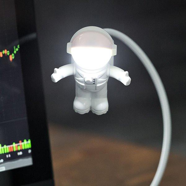 USB světlo astronauta