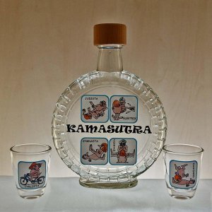 Lahev na alkohol se štamprličkami - Kamasutra