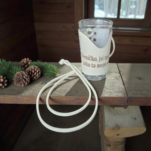 Skleněný panák s koženým obalem – Páleničko, jsi tak dobrá, jako ta moje stará