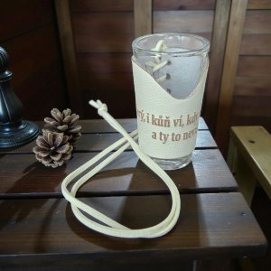 Skleněný panák s koženým obalem – Stary, i kůň ví kdy má dost a ty to nevíš