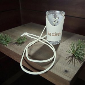 Skleněný panák s koženým obalem – Na závěr