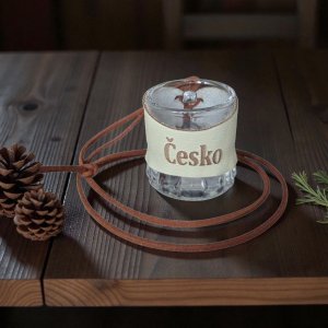 Skleněný panák s koženým obalem – Česko