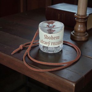 Skleněný panák s koženým obalem – Sbohem zdravý rozume