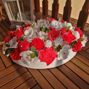 Mýdlová kytice XXL loďka - červená, bílá