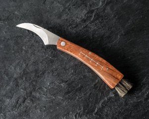 Houbařský nůž se štětcem