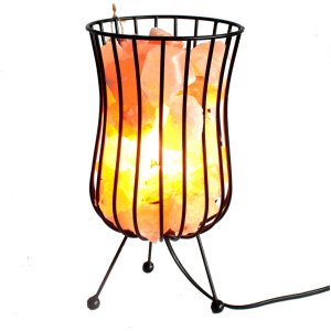 Vysoká industriální lampa s růžovou himálajskou solí