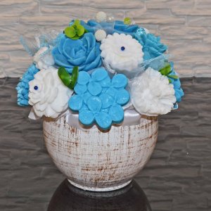 Mýdlová kytice v keramickém květináči - svatební modrá