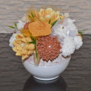 Mýdlová kytice v keramickém květináči - zlatá, hnědá, bílá