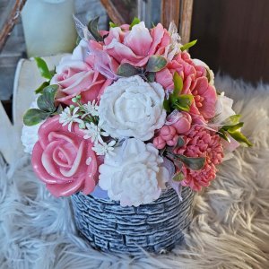 Mýdlová kytice v keramickém květináči - staromódní růžová