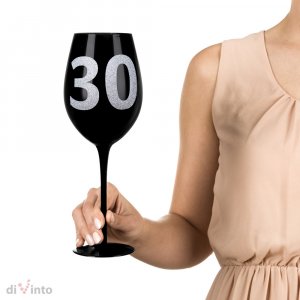 Obrovská sklenka na víno k 30. narozeninám