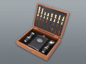 Souprava BLACK placatka 240 ml + 4ks štamprliček 30 ml + ŠACHY