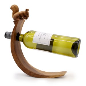 Dřevěný stojan na víno - Veverka
