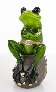 Keramická žabka na kameni