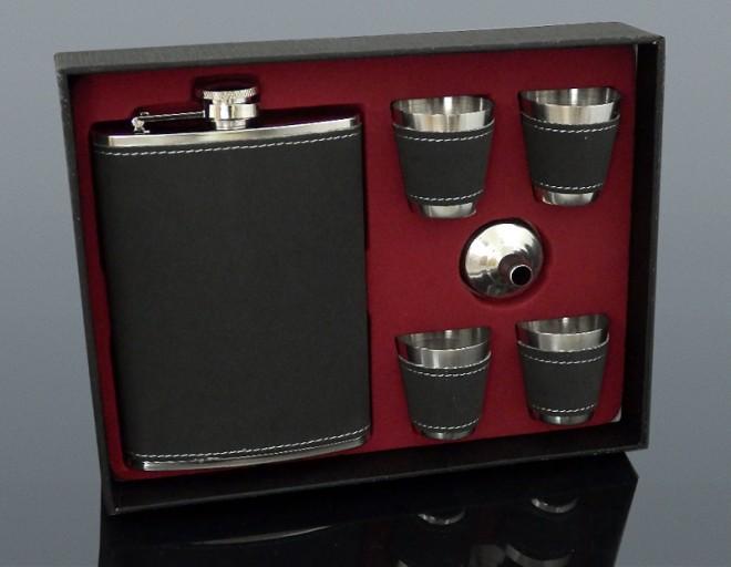 Souprava BLADE placatka 270ml + 4ks štamprliček