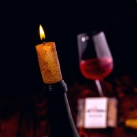 Svíčky ve tvaru korku od vína