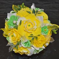 Mýdlová kytice v keramickém květináči - žlutá, zelená, bílá