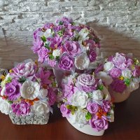 Mýdlová kytice - ružová v čtvercovém květináči