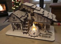 Rodinný dřevěný betlém se stříškou