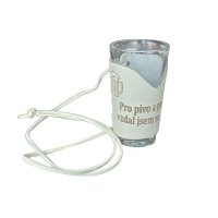 Skleněný panák s koženým obalem – Pro pivo a pro pálenku vzdal jsem se dovolenky