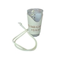 Skleněný panák s koženým obalem – Stary, i kůň ví kdy má dost a ty to nevíš