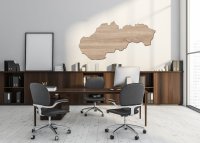 Minimalistická dřevěná mapa Slovenska