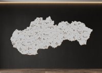 Dřevěná mapa Slovenska s okresy a městy