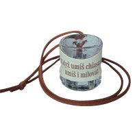 Skleněný panák s koženým obalem – Když umíš chlastat, umíš i milovat