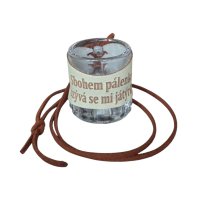 Skleněný panák s koženým obalem – Sbohem pálenko, ozývá se mi játýrko