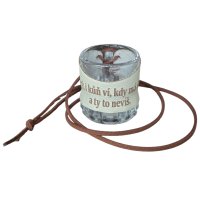 Skleněný panák s koženým obalem – Starý, i kůň ví, kdy má dost, a ty to nevíš