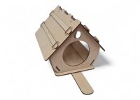 Dřevěná budka pro ptáky s otvorem