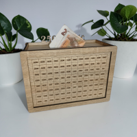 Vyškrtávací dřevěná pokladnička