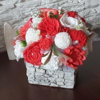 Mýdlová kytice - Červená v čtvercovém květináči
