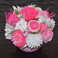 Mýdlová kytice v keramickém květináči - růžová, bílá