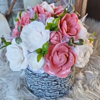 Mýdlová kytice v keramickém květináči - staromódní růžová