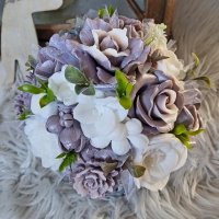 Mýdlová kytice v keramickém květináči - šedá a bílá