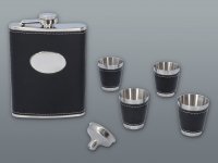 Souprava BLACK placatka 240 ml + 4ks štamprliček 30 ml + ŠACHY