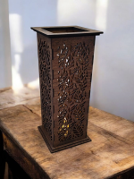 Vysoký dřevěný svícen - Ornamenty