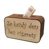 Dřevěná pokladnička s nápisem - Za každý den bez cigarety
